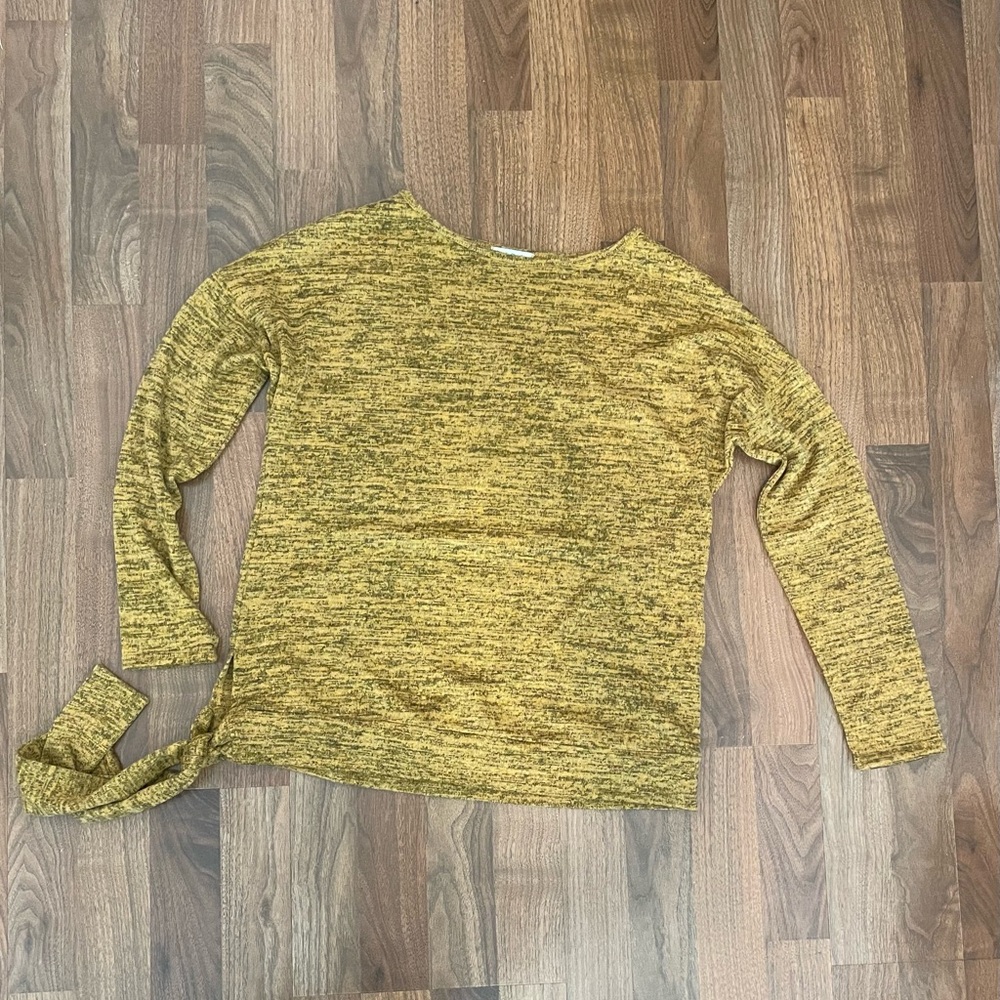 Gold and black Carole Christian sweater. Size Small.